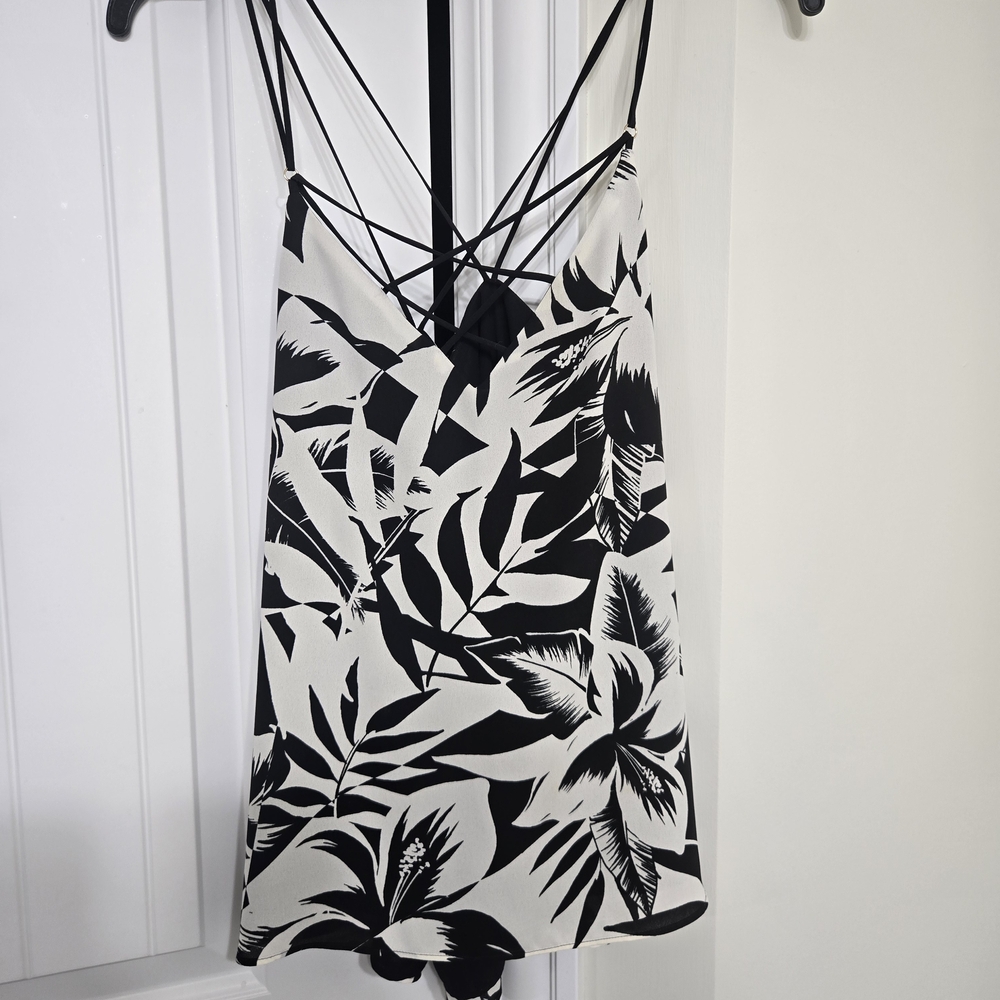 Express Black and White Leaf Print Blouse